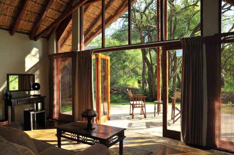 3 Day Luxury Black Rhino Game Lodge Safari